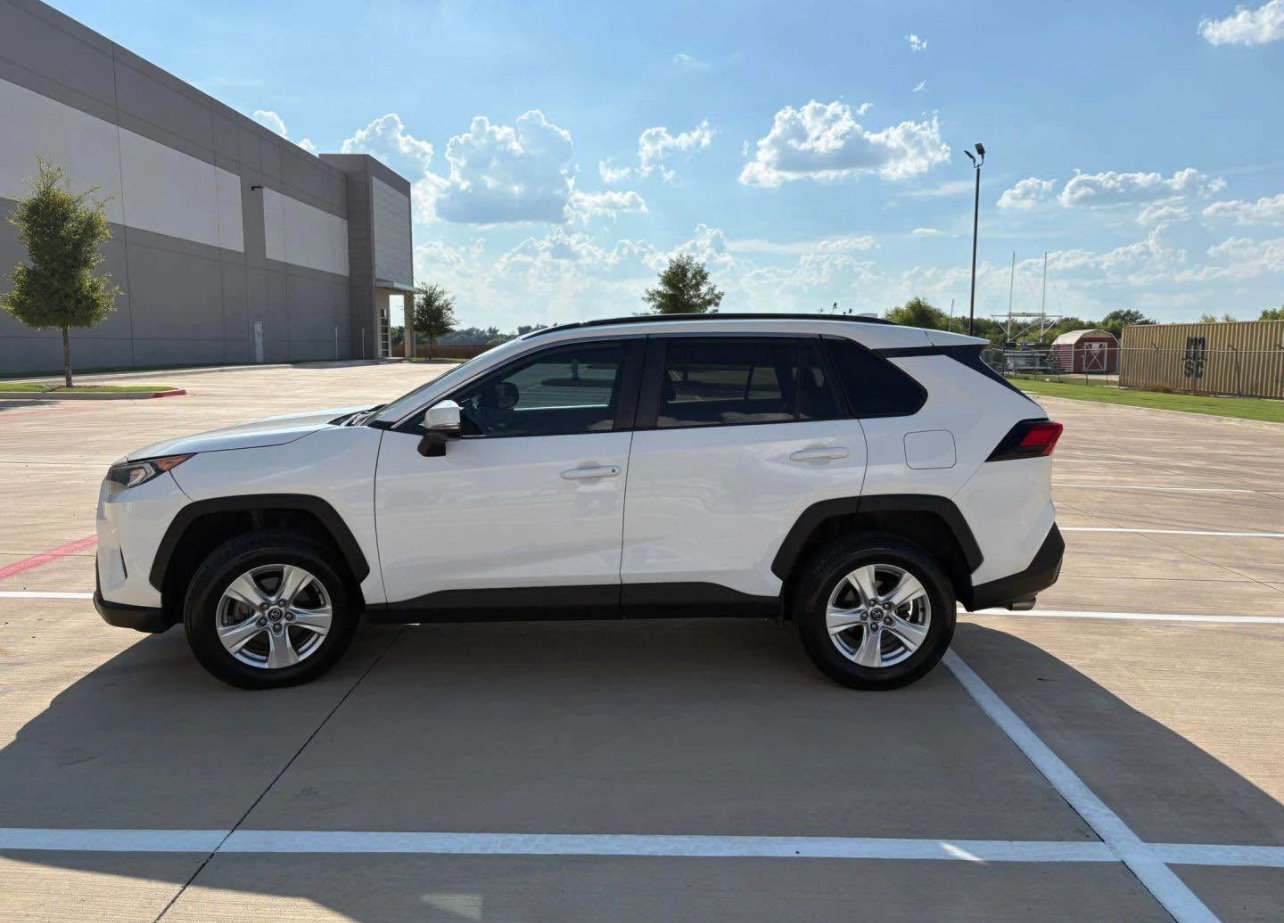 2020 Toyota RAV4 - Image 10