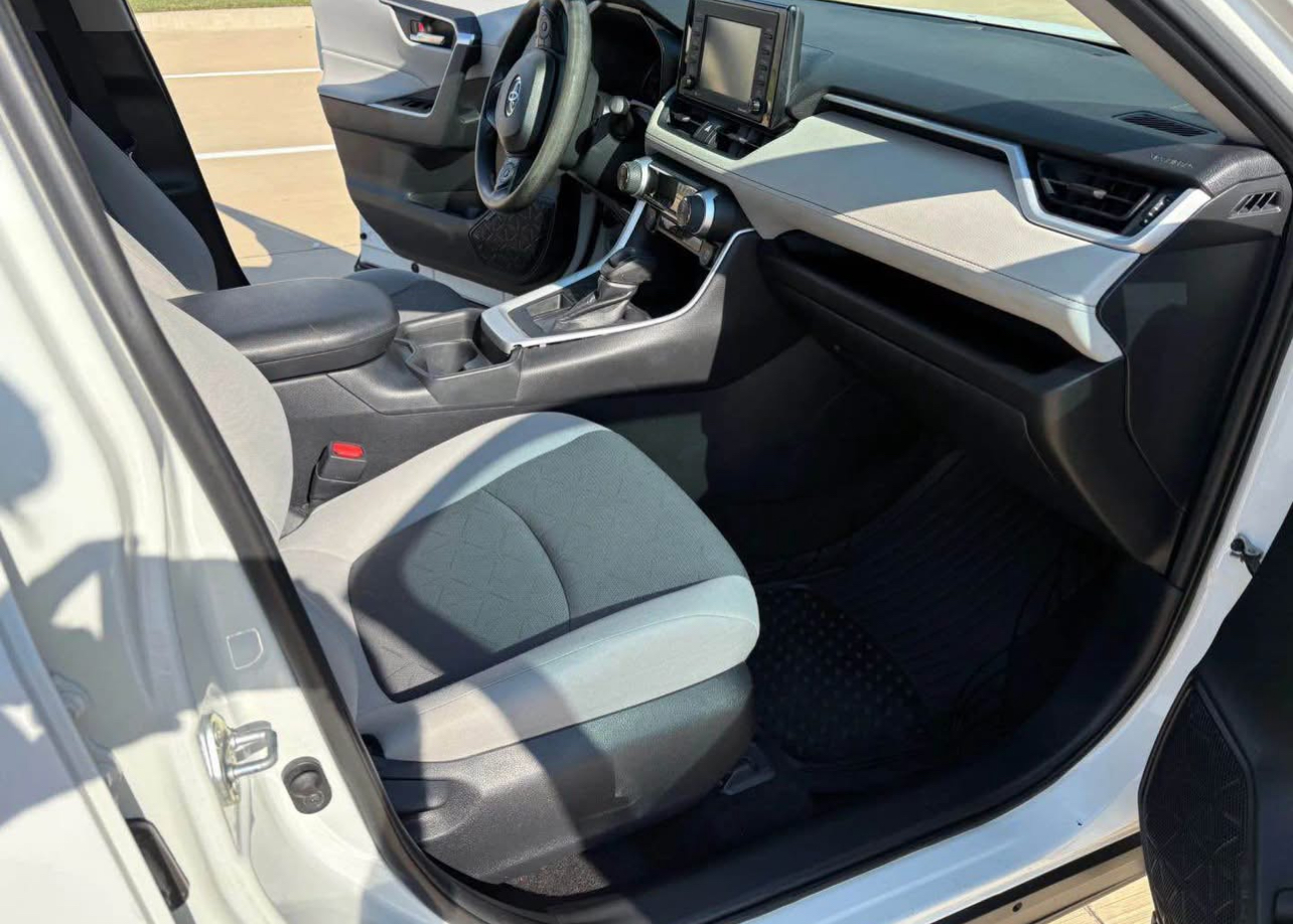 2020 Toyota RAV4 - Image 3