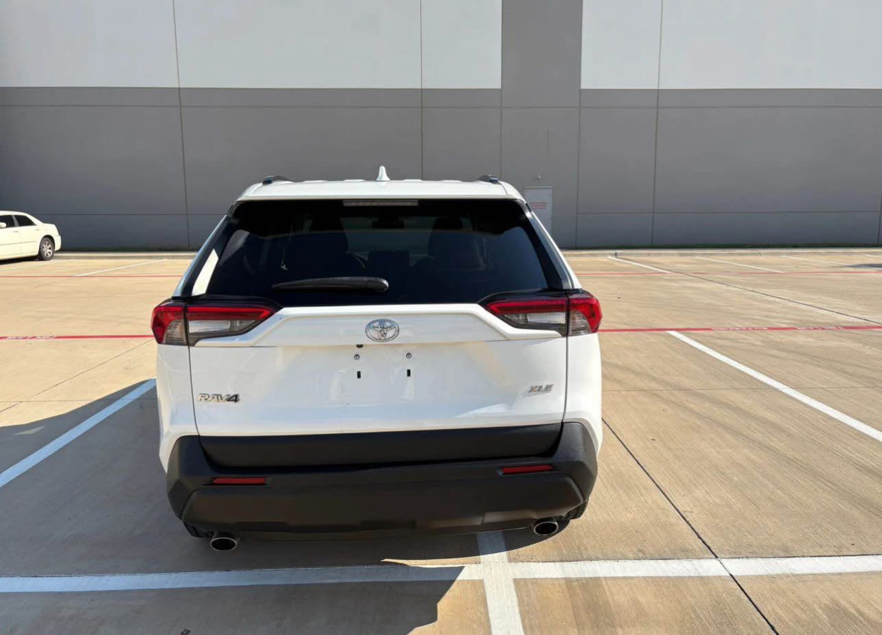 2020 Toyota RAV4 - Image 12