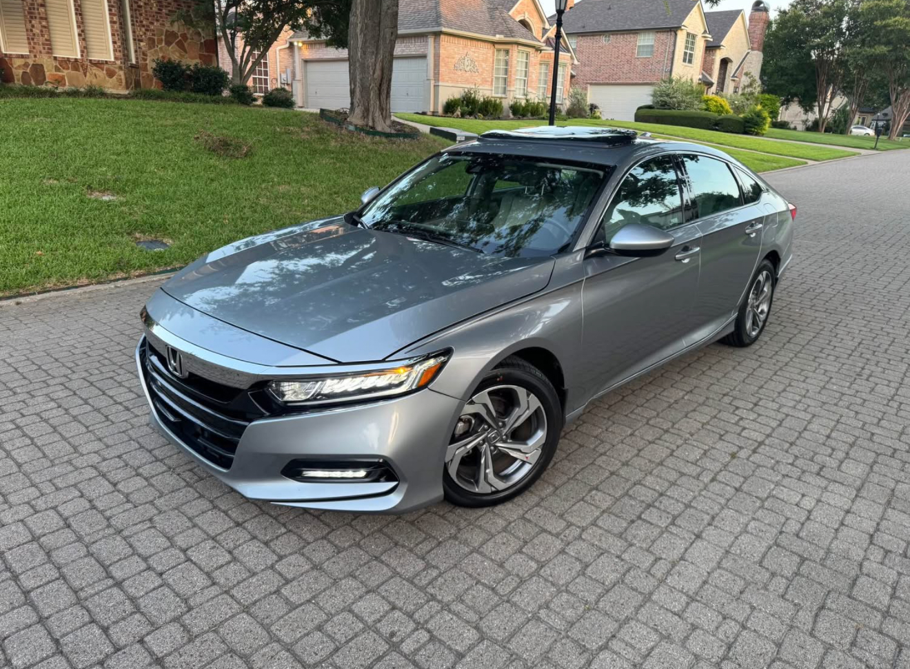 2020 Honda Accord EX - Image 2