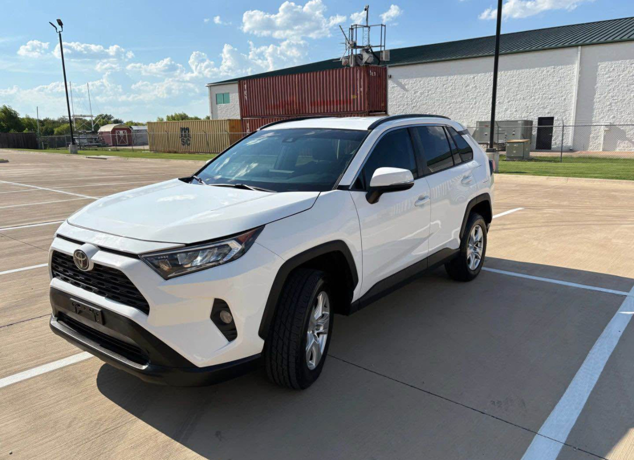 2020 Toyota RAV4 - Image 4