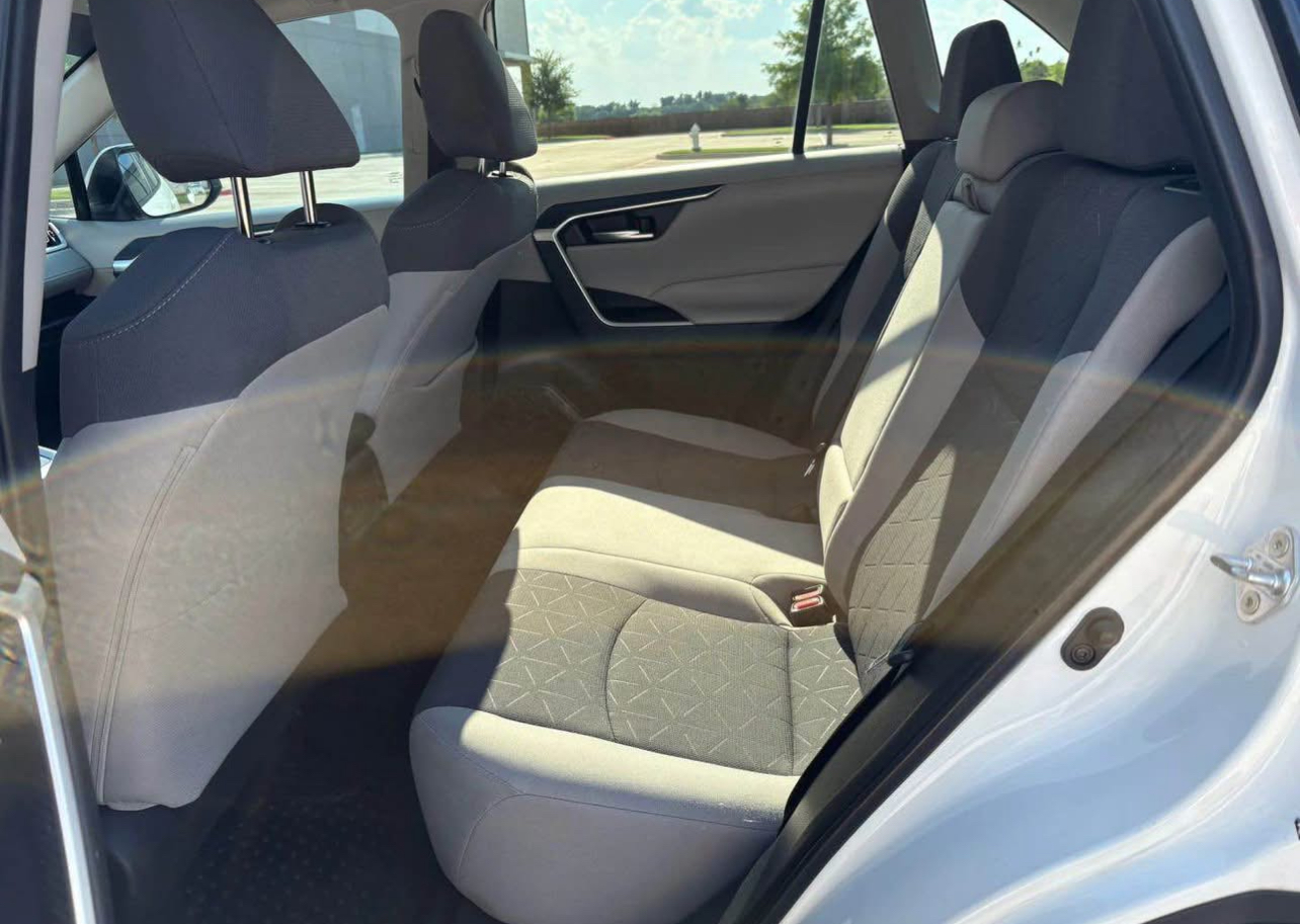 2020 Toyota RAV4 - Image 8