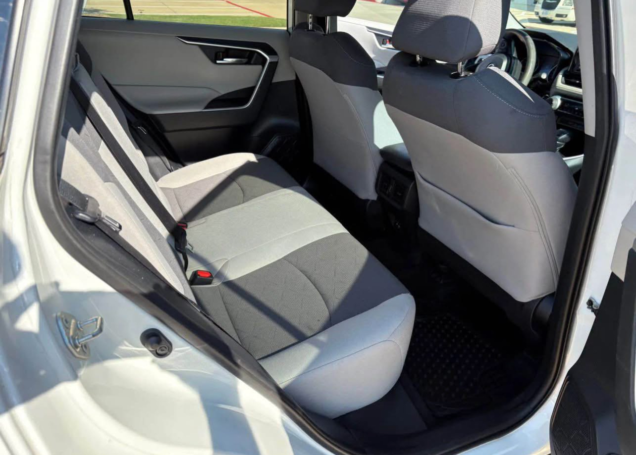 2020 Toyota RAV4 - Image 6