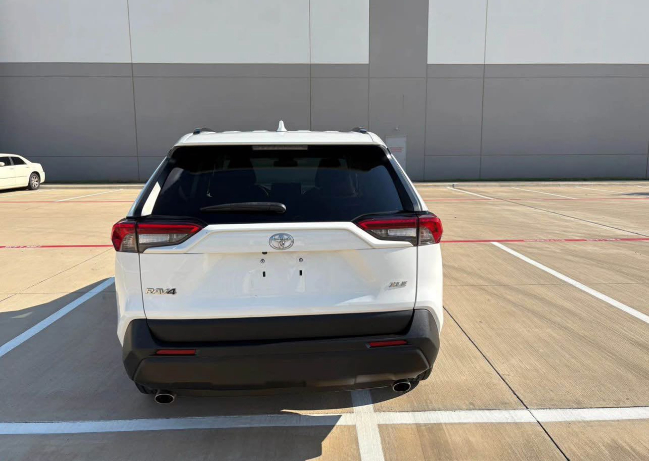 2020 Toyota RAV4 - Image 13