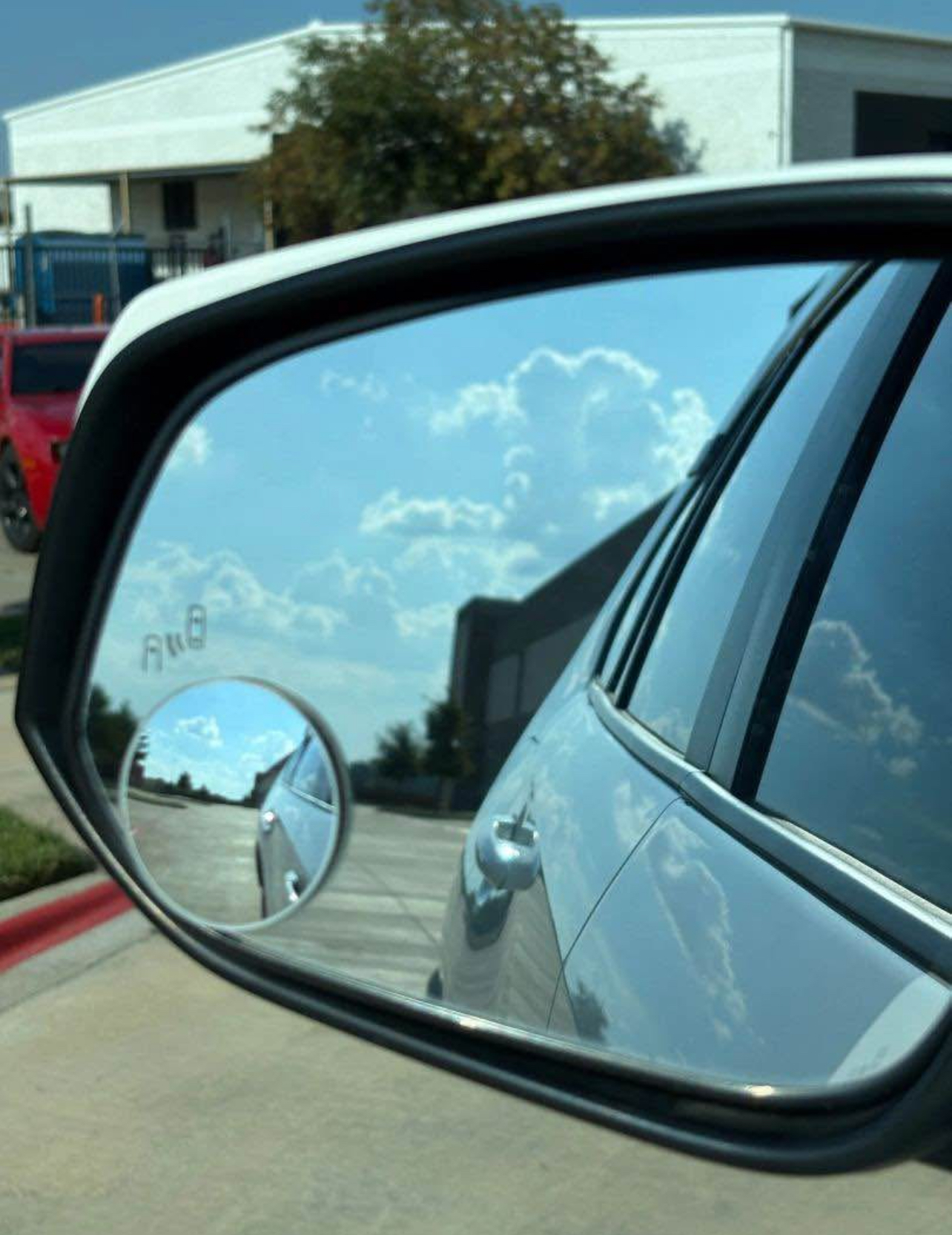 2020 Toyota RAV4 - Image 5