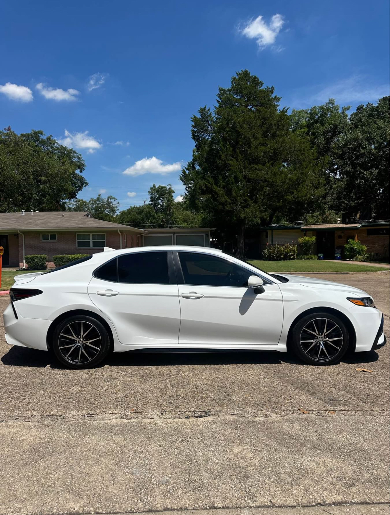 2022 Toyota Camry SE - Image 4