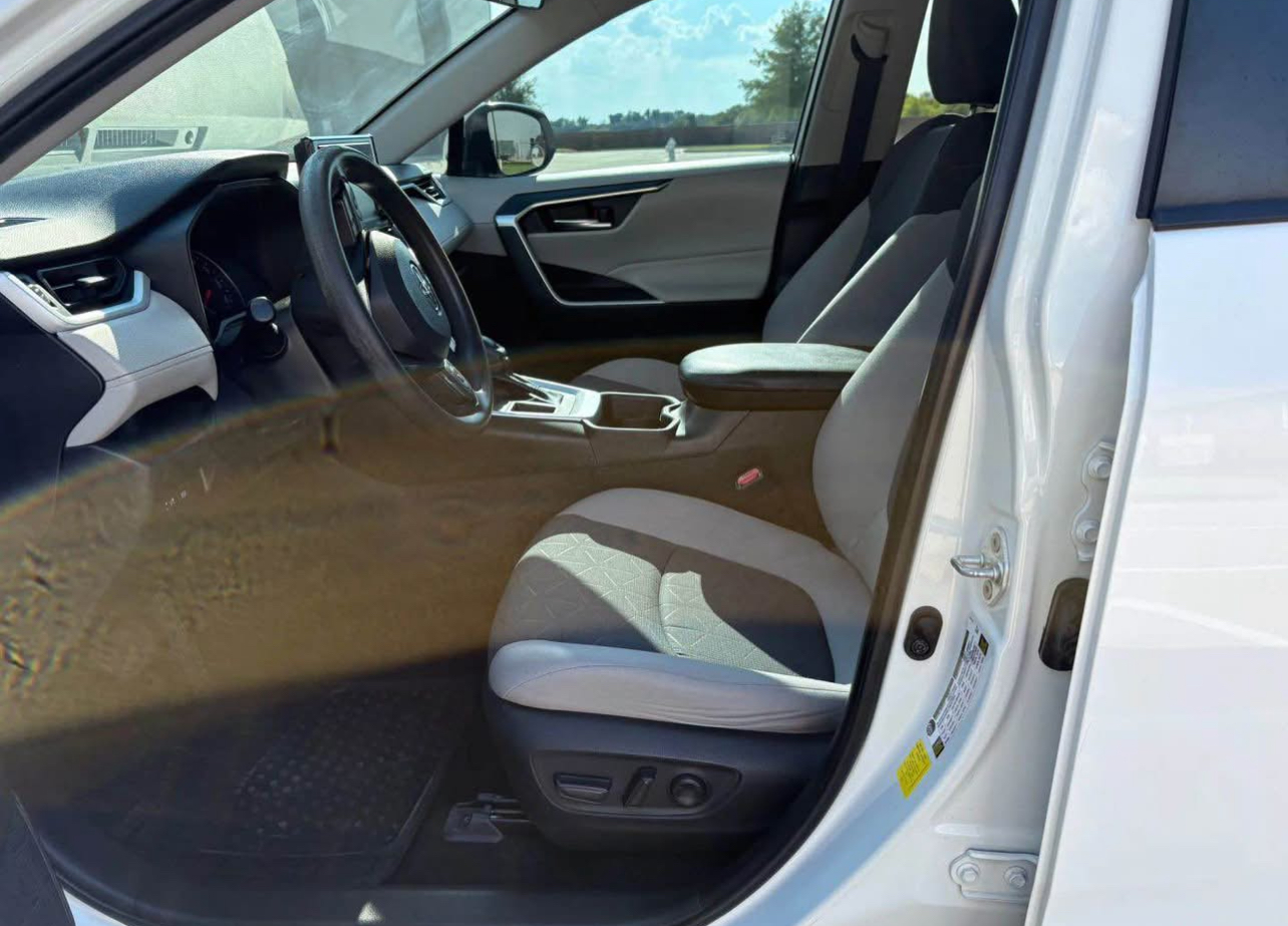 2020 Toyota RAV4 - Image 14