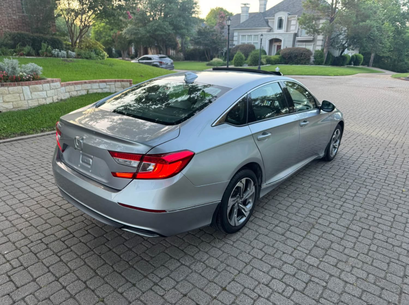 2020 Honda Accord EX - Image 15